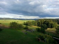 Blick aus dem Fenster auf Garten.jpg